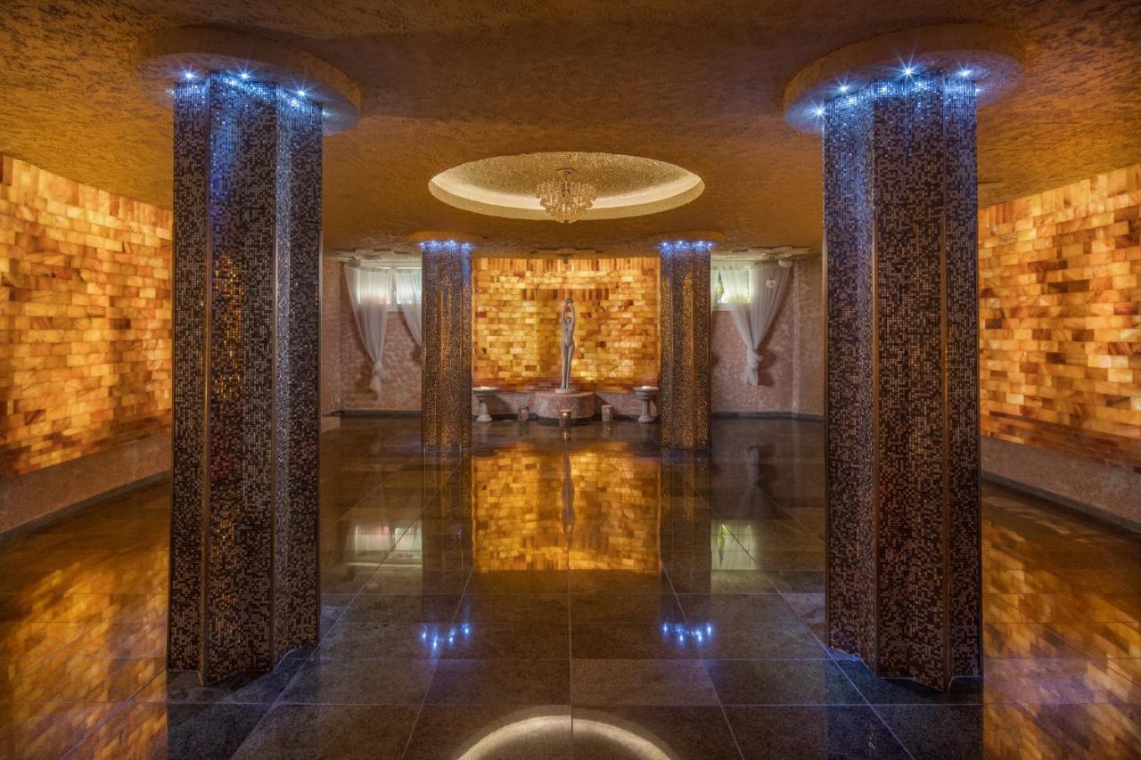Hotel Kristaly Imperial Tata Exterior foto
